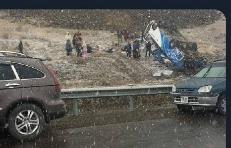ХСИС-ийн багш, ажилтаны зорчиж явсан автобус осолдож дөрвөн иргэн амиа алдлаа