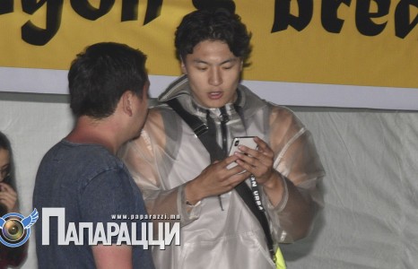 Загварын залуу О.Билгүүний загварлаг борооны цамц