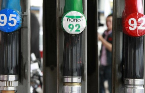 News paparazzi: Энэ сард шатахууны үнийг дахин 100 төгрөгөөр буулгана гэв