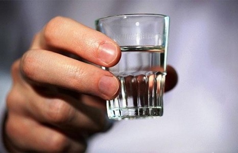 Хамгаалалтын албанаас УИХ-ын гишүүдийг архидан, согтуураад байна гэх гомдол ирүүлжээ
