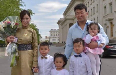 Н.Түвшинбаяр аваргын эхнэр тав дахь хүүхдээ төрүүлжээ