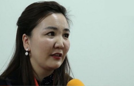 Сэтгүүлч Өнөрцэцэг: Гөлөг шиг амьдарч байгаа чамайг очоод, үсдээд зодчихож чадна шүү гөлөг минь...