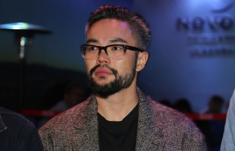 Дуучин Укагийн стиллэг нөхөр