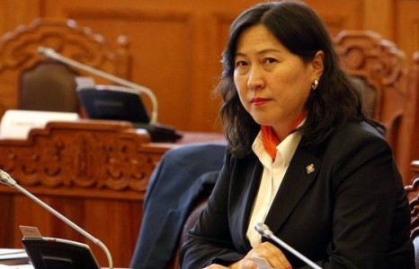 УИХ-ын гишүүн А.Ундраа оюутнуудын сургалтын төлбөрөөр гадаад явжээ