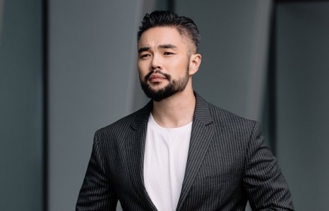 Дуучин Укагийн нөхөр загварын салбарт хөл тавьлаа