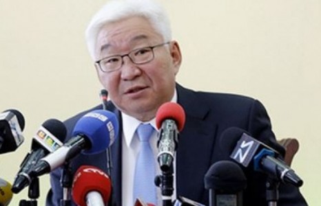 Баатар Э.Бат-Үүл: З.Энхболд айлгана гэж бодоод байгаа юм байхдаа? Хуцлаа л байна!