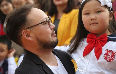 Охиноо албанд өгсөн Мээдээгийн “хайр” харагдах үйлдлүүд