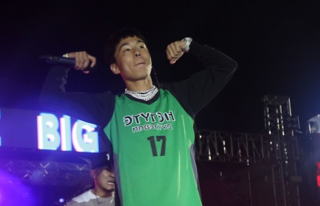 Vande талийгаач О.Дөлгөөний өмсгөлтэй тайзнаа гарав