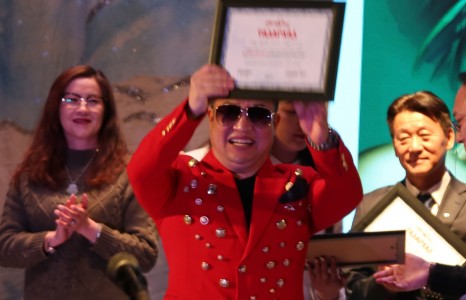 “Хар сарнай” хамтлагийн Маадай талархал хүлээв