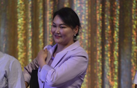 Найрагч хатагтайн ажил хэрэгч төрх