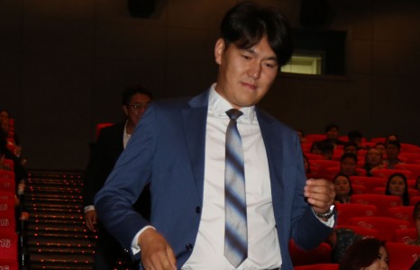 Жүжигчин О.Долгорын олноос онцолсон амраг