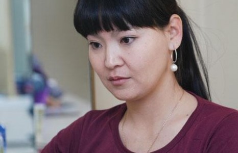 Д.Ганцэцэг: Замд гарсан нэгнийхээ араас сүү өргөдөггүй юм гэхэд шороо бүү самраач ээ, Монголчууд аа...
