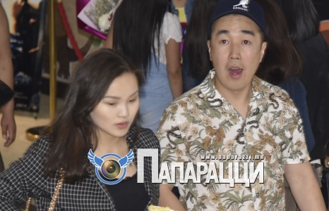 Цогтоо хүү эхнэртэйгээ болзож явна