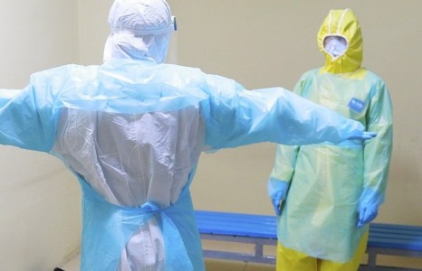 News paparazzi: Тусгаарлагдсан иргэнд нууцаар архи өгөх гэж байгаад баригджээ