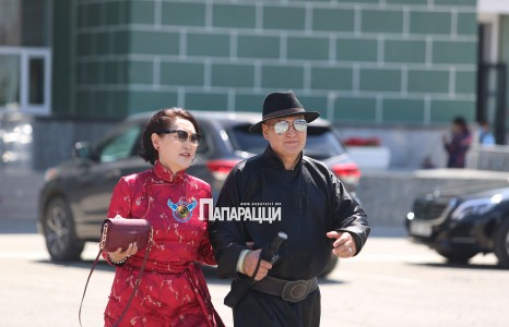 Наадмаар БСШУС-ын сайд асаны гоёо