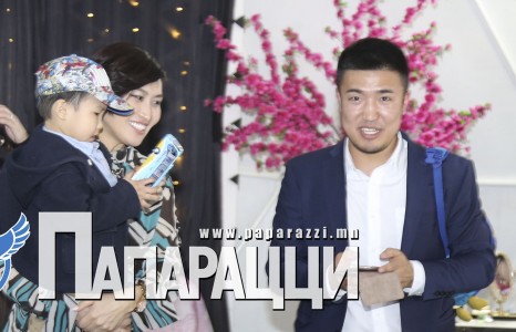 Хөтлөгч Одкогийн олноос нууцалдаг нөхөр нь энэ байна