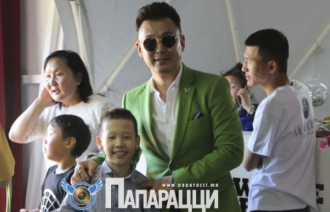 Хөтлөгч Э.Ууганбаяр дэндүү адилхан хүүтэйгээ анх удаа...