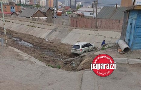 News paparazzi: Замын эвдэрсэн хэсэгт тэмдэг тавиагүйн улмаас осол болжээ