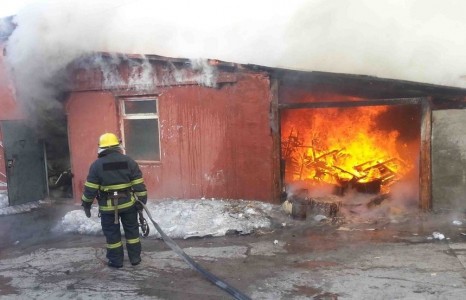 1 болон 4 настай эгч дүү хоёр хүүхэд гэртээ шатаж амиа алджээ