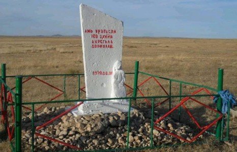 “100 УМАЙ”-Н ХӨШӨӨ: МОНГОЛ ОХИДЫН ХЭВЛИЙД ХЯТАДЫН ҮР ҮЛДЭХ ЁСГҮЙ ХЭМЭЭН ХЭЛМЭГДҮҮЛСЭН ТҮҮХ