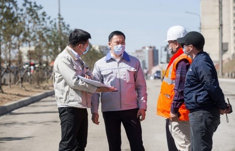 News paparazzi: Б.Отгонсүх: Тасганы овооноос Эх нялхасын уулзвар хүртэлх замын суурь асфальт, бетон хучилтын ажил хийгдэж байна.