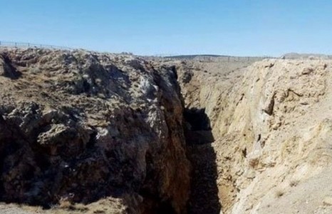 Хятадуудын гарт сүйтгэгдсэн Цагаан дэлийн агуйг нөхөн сэргээхээр болжээ
