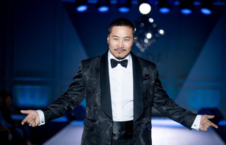 Эрэмгий төрхт Эби энгэсэг гоо бүсгүйчүүдтэй тайзнаа...