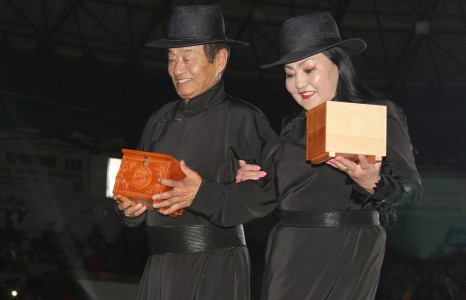 Зууны манлай нар даллагын авдараар буян үйлдлээ