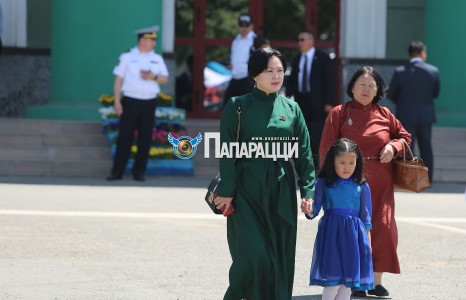 Дэлгэр зуныг бэлгэдсэн ногоон өнгө