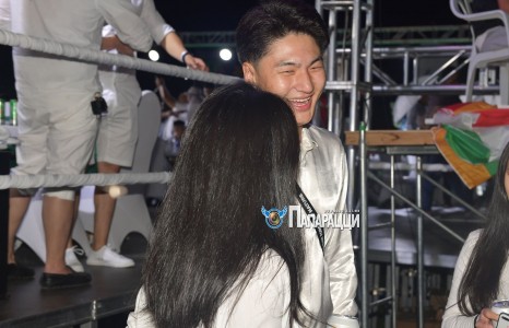 Загвар өмсөнө телевизийн шоунд орно, кинонд ч тоглоно