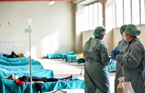 Коронавирусийн улмаас дэлхийд нэг өдөрт 2000 гаруй хүн нас барлаа