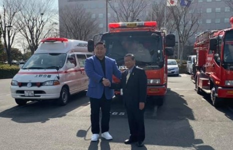 Их аварга Д.Дагвадорж Өвөрхангайчуудад том бэлэг барьлаа